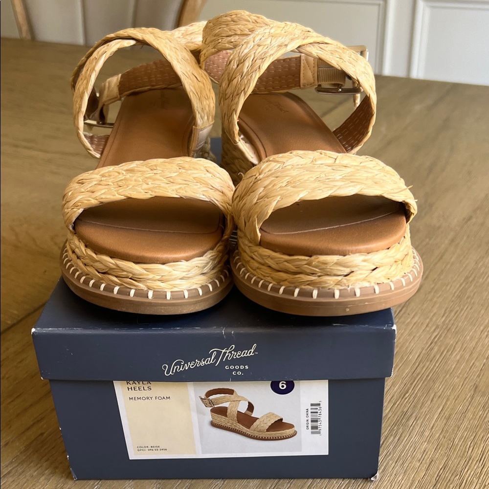 Universal Thread Women's Beige Natural Braided Sandals Size 6